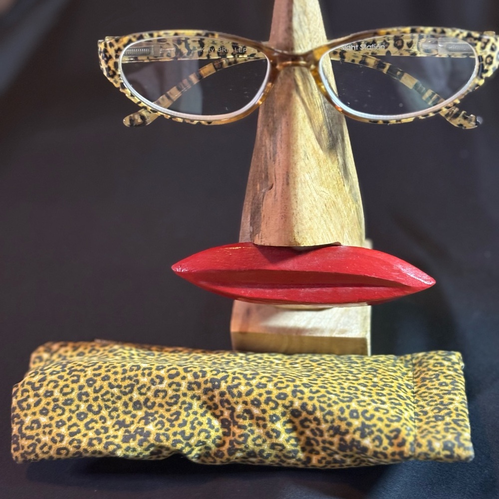 Sight Station - Leopard Print Reading Glasses +1.50 Strength w/ Case - Picture 2 of 3